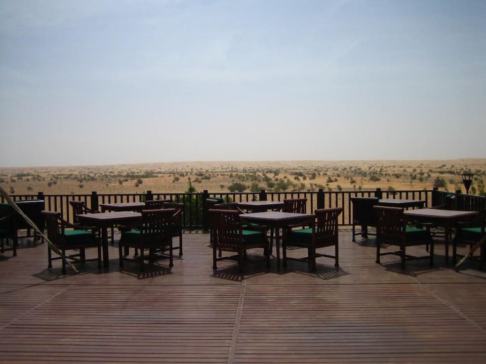 Al Maha, Terrasse des Hauptgebäudes Al Maha, A Luxury Collection Desert Resort & Spa