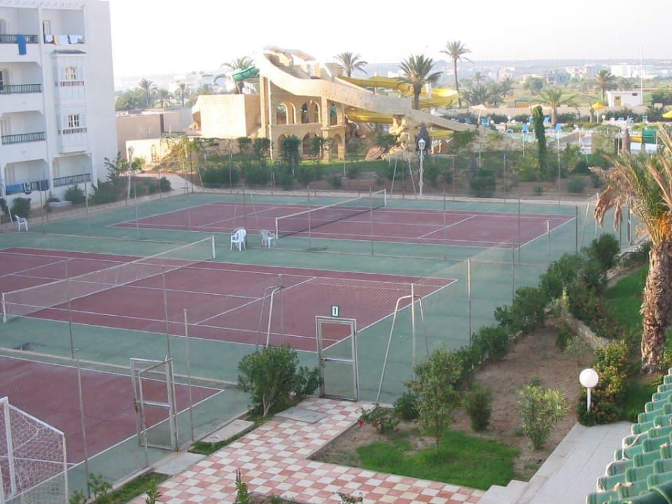 Sport- und Tennisplätze / Pool vor dem Hotel Houda Golf & Beach Club