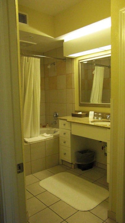 Bad Hotel Pink Shell Beach Resort