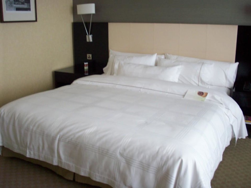 King Size Bett im Standardzimmer Hotel The Westin Kuala Lumpur