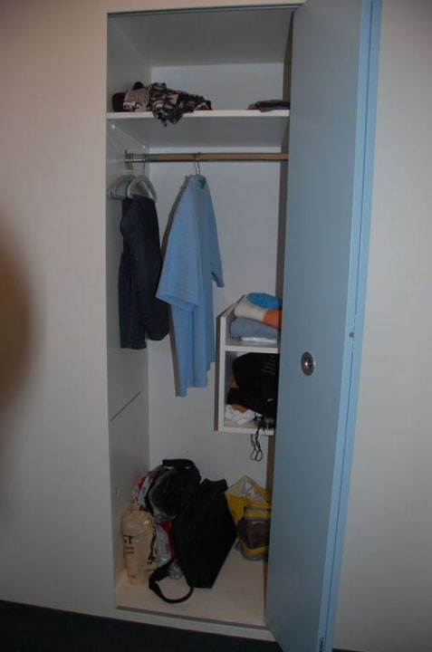 Kleiderschrank innen Erzgebirgshotel Freiberger Höhe