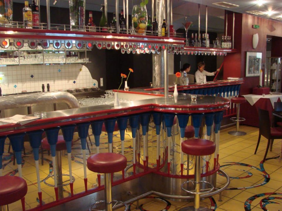 Die Hotel- Bar Kunsthotel Fuchspalast