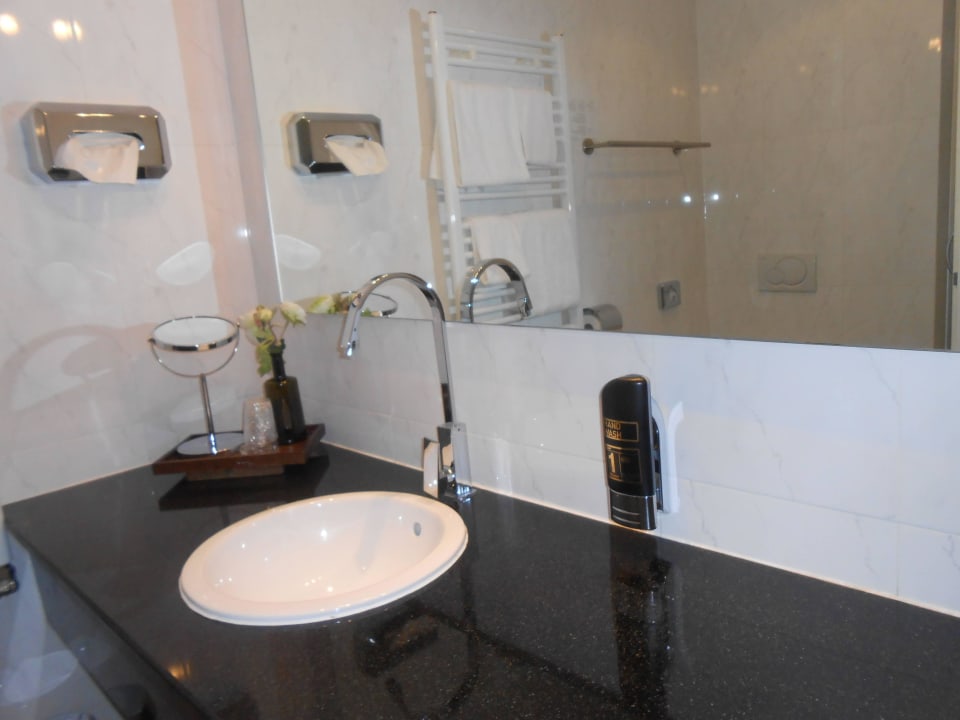 Großes und sauberes Bad Hotel Römischer Kaiser