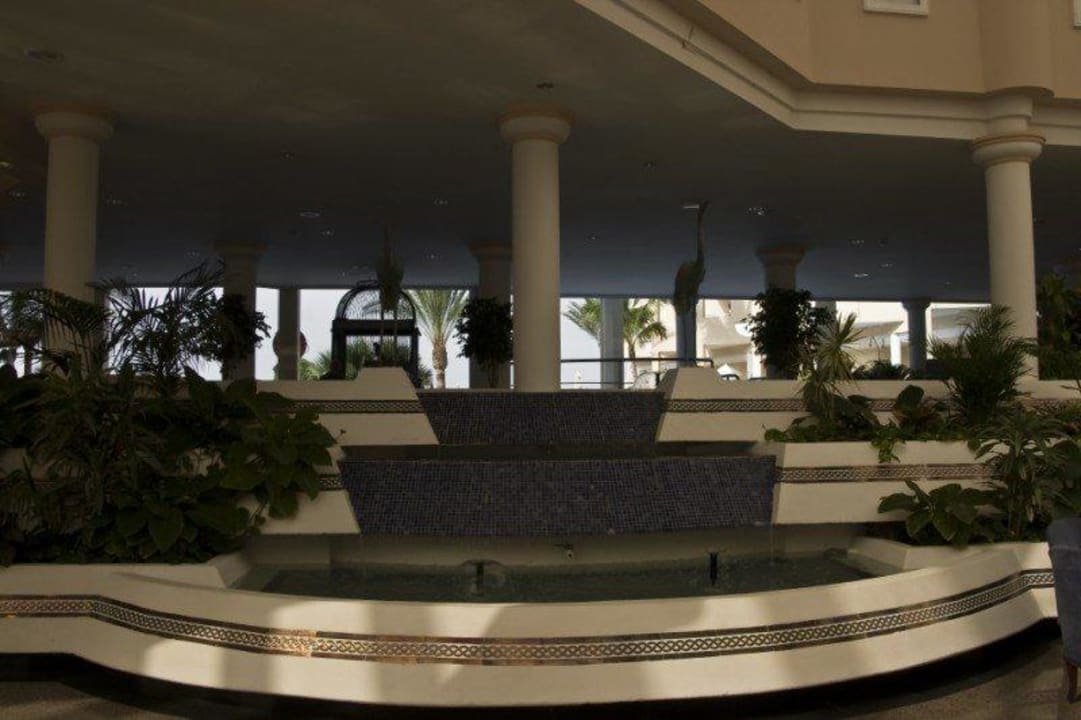 Brunnen in der Lobby Hotel Riu Palace Jandia