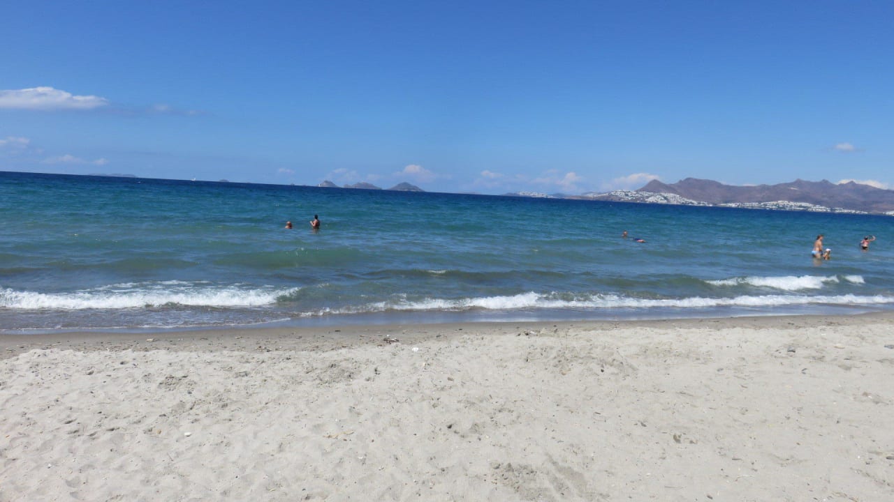 Schöner Strand mit Blick zur Türkei Blue Lagoon Resort