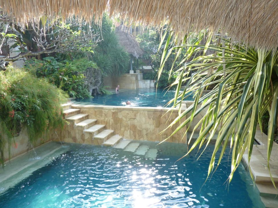 Poolanlage vom Club-Bereich Puri Santrian