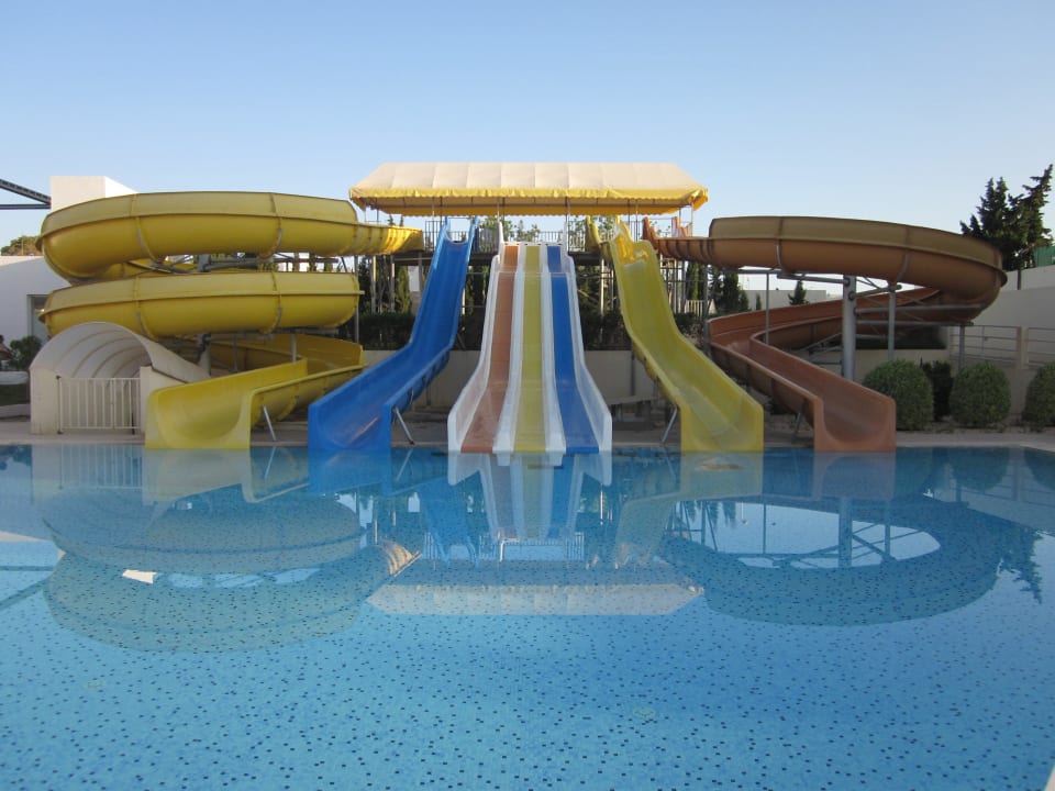 Wasserrutschen am frühen Morgen  Omar Khayam Resort & Aquapark