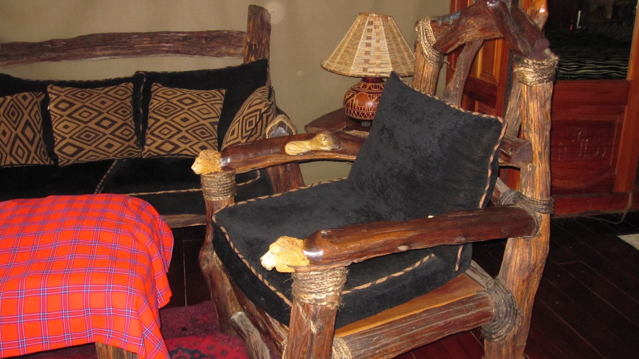 Kustvolle Schnitzereien Royal Mara Safari Lodge