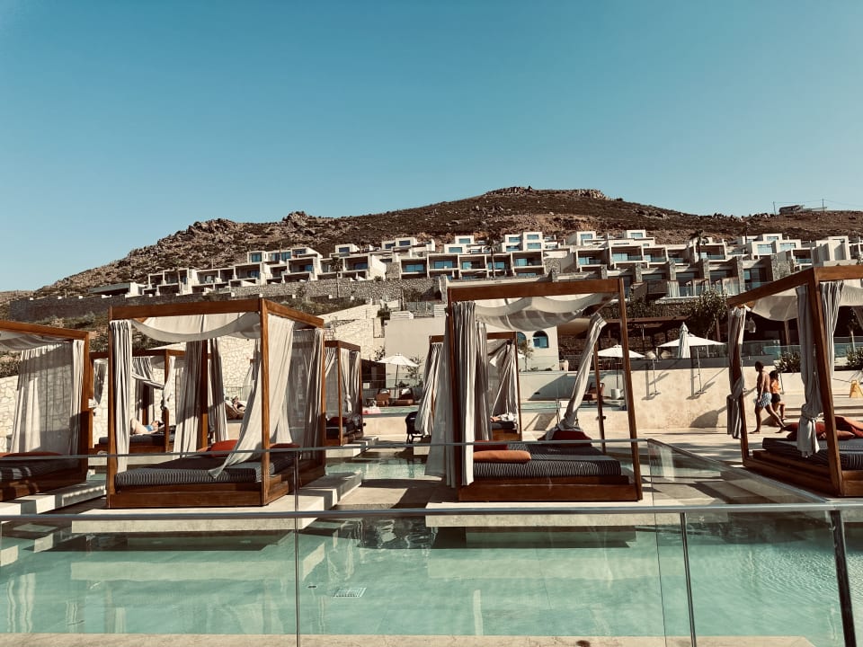 Pool The Royal Senses Resort, Curio Collection by Hilton