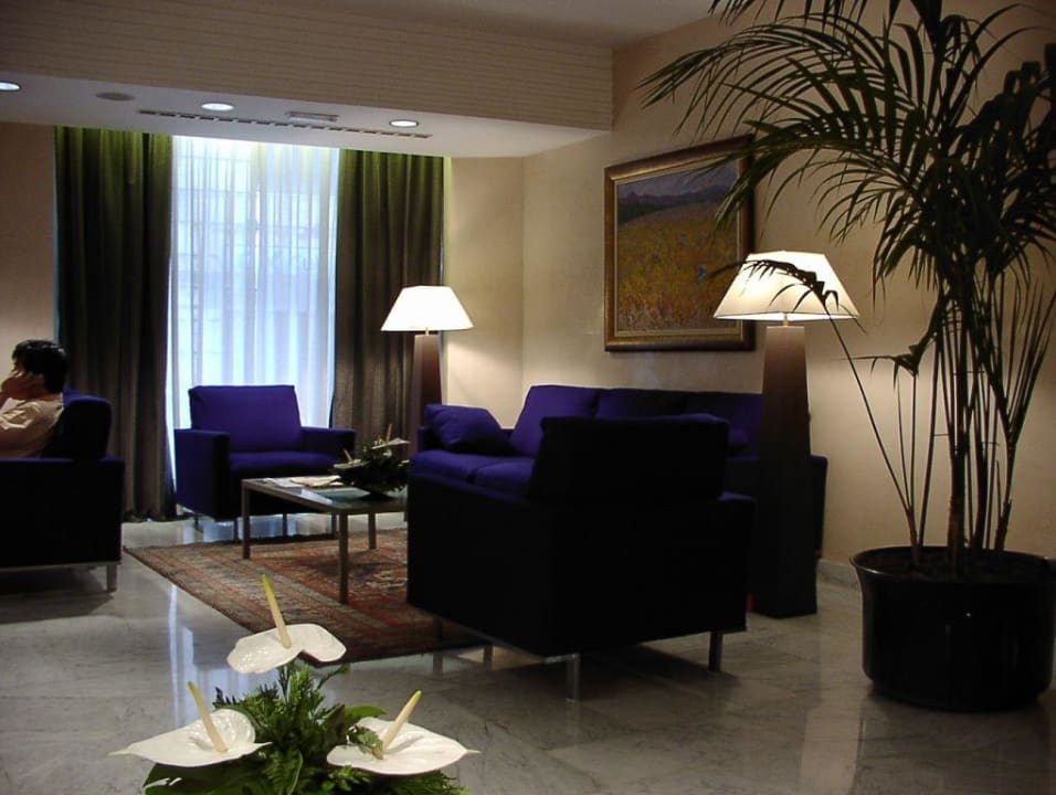 Lobby Hotel Mariano Cubi