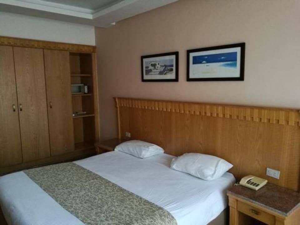 Großer Schrank, allerdings nur oben Beach Albatros Resort