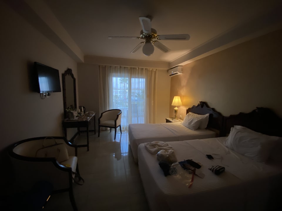 Zimmer Sandy Beach Resort