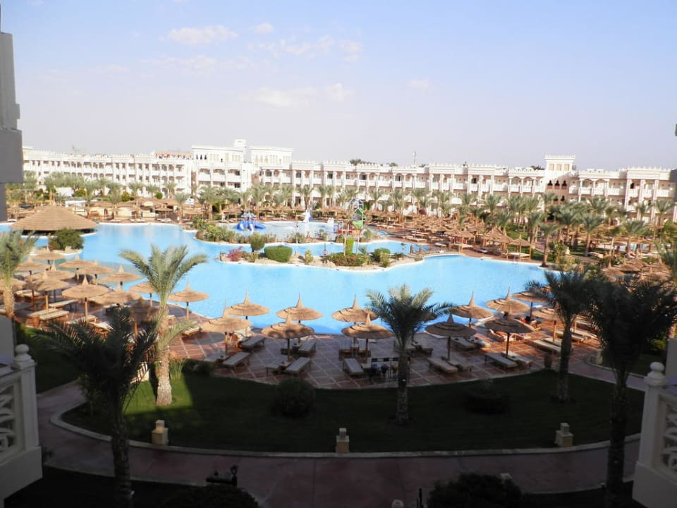 Riesige Poolanalge Pickalbatros Palace Resort
