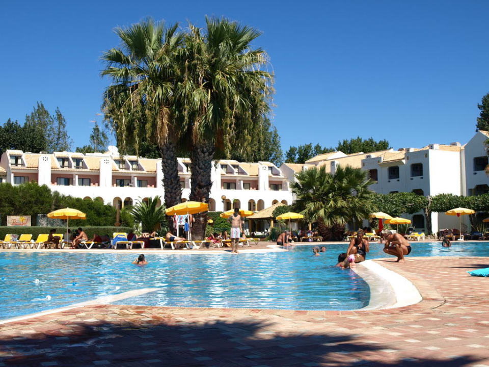 Duży basen Golden Club Cabanas