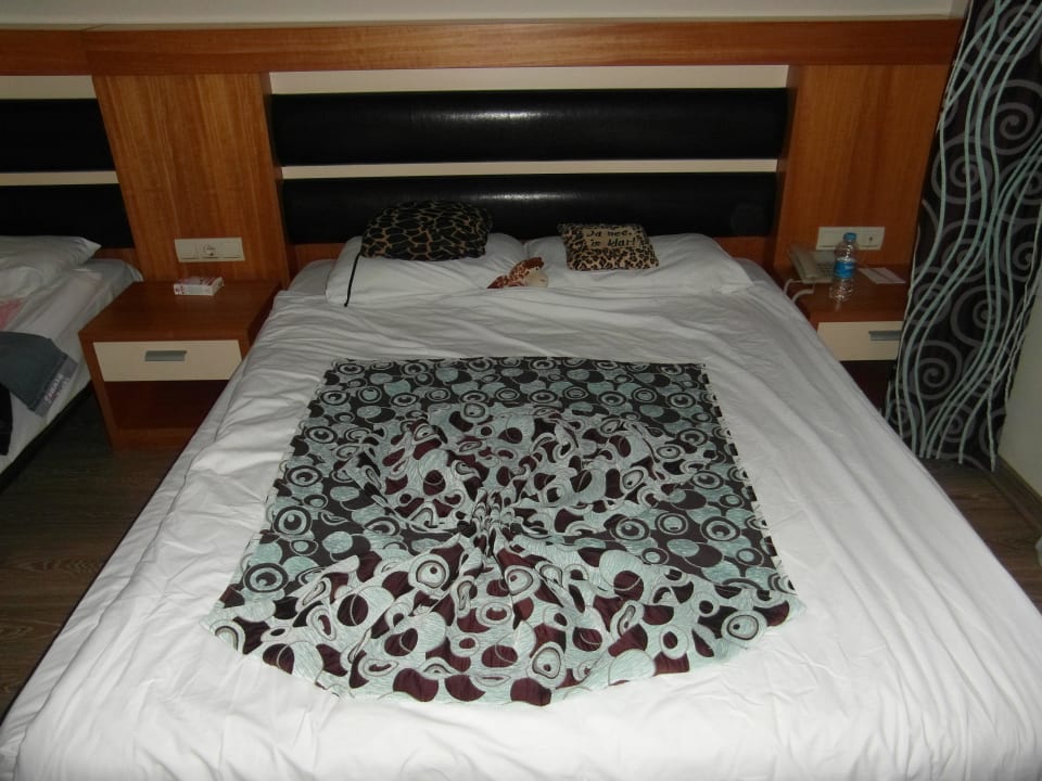Das Bett für 2 Personen (160x2m) Crystal Flora Beach Resort