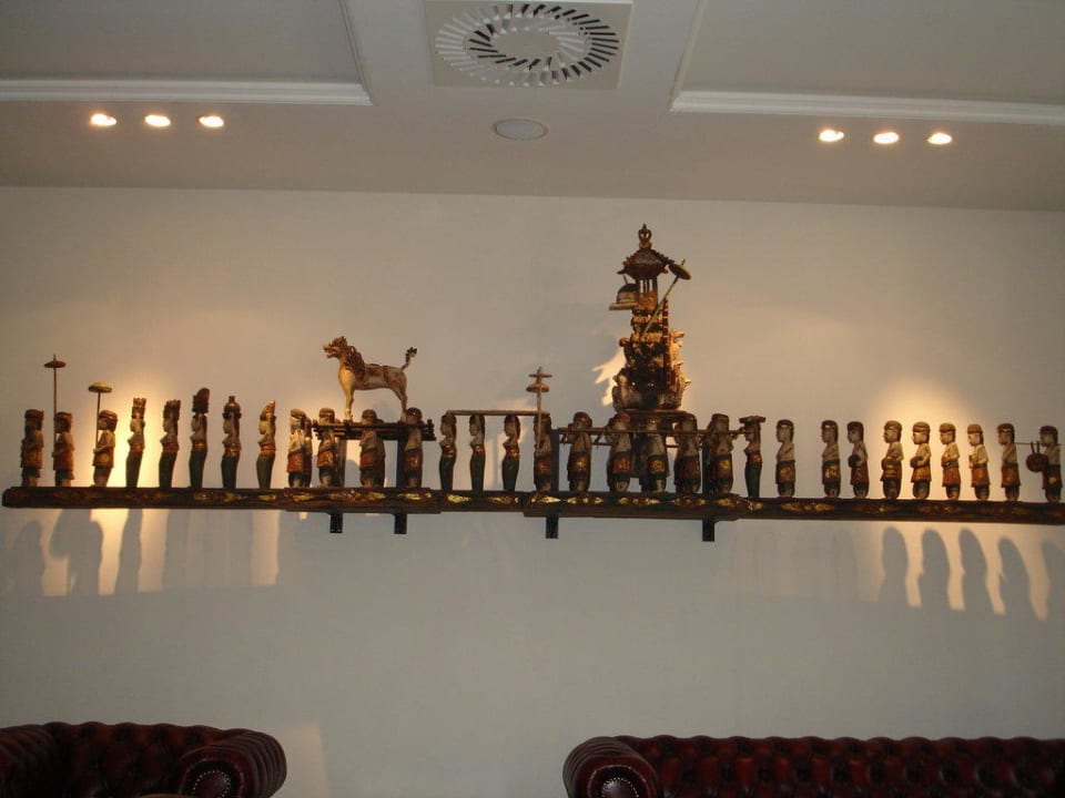 Regal in der Lobby Park-Hotel Hagenbeck