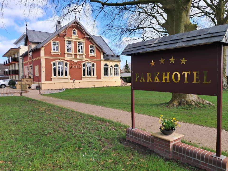 Außenansicht Parkhotel Jever