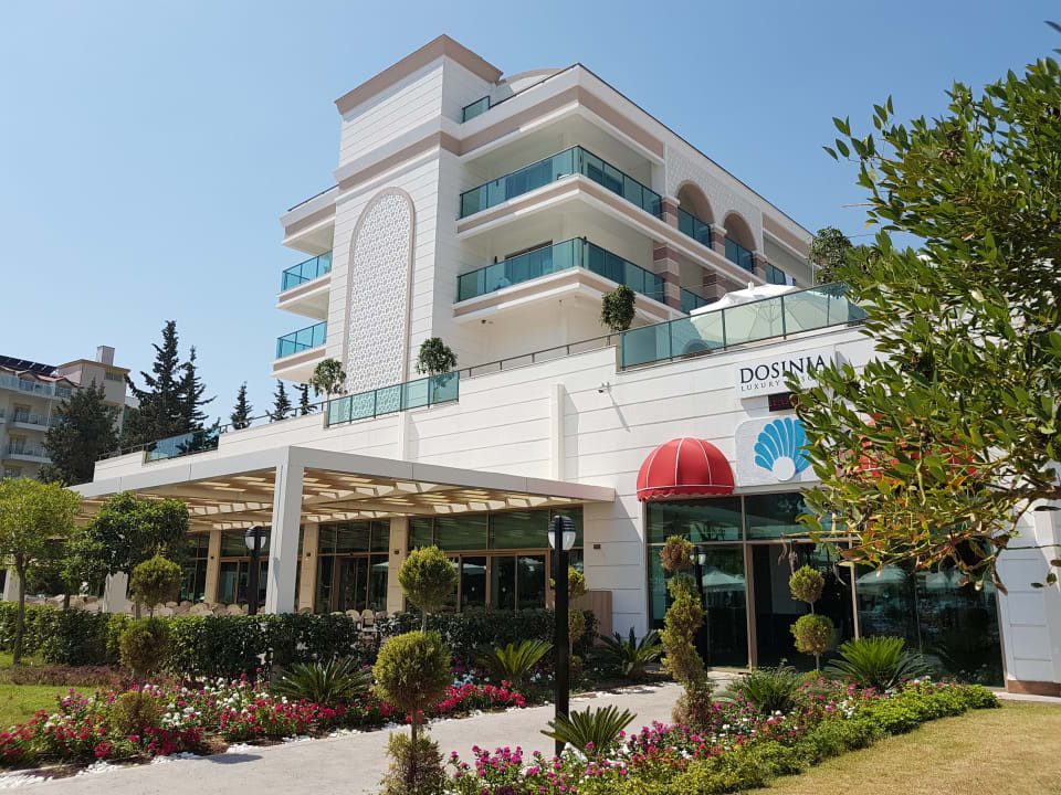 Außenansicht Dosinia Luxury Resort