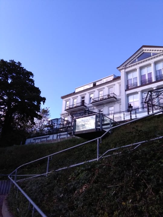 Außenansicht Das weisse Hotel an der Elbchaussee