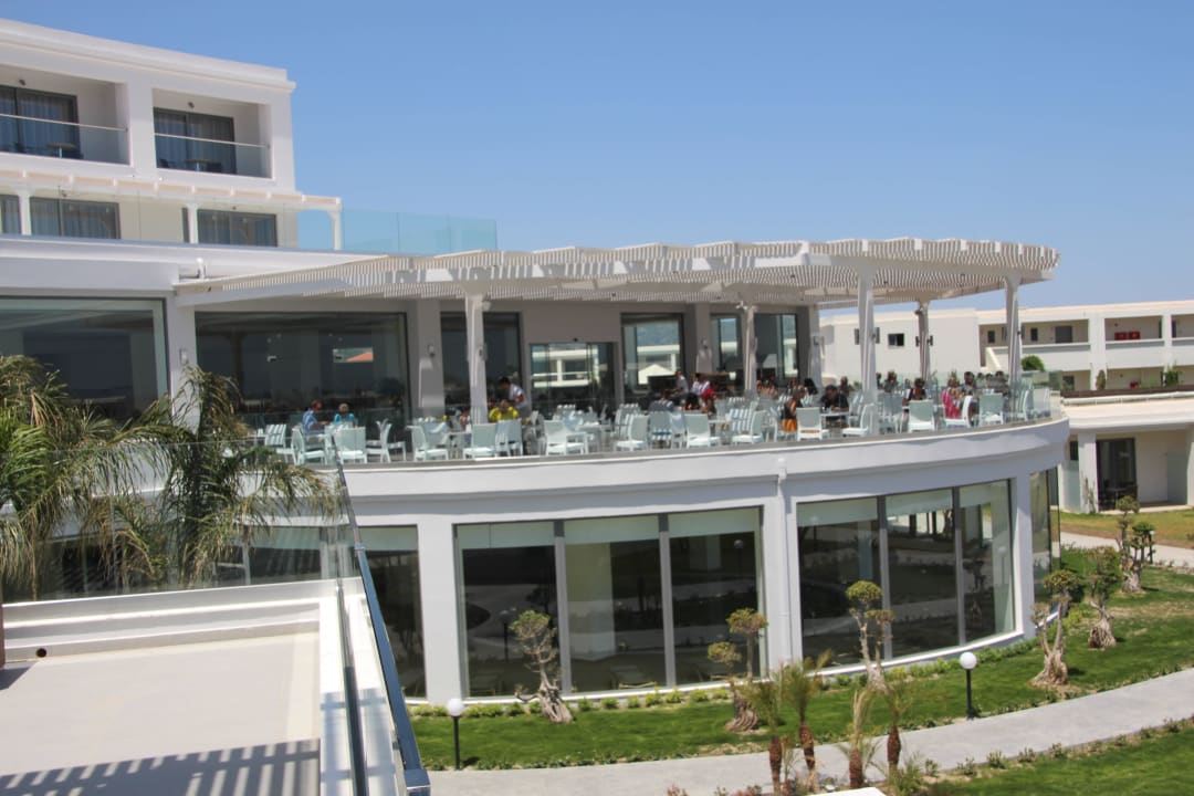 Blick auf Hauptrestaurant Asterias Beach Resort