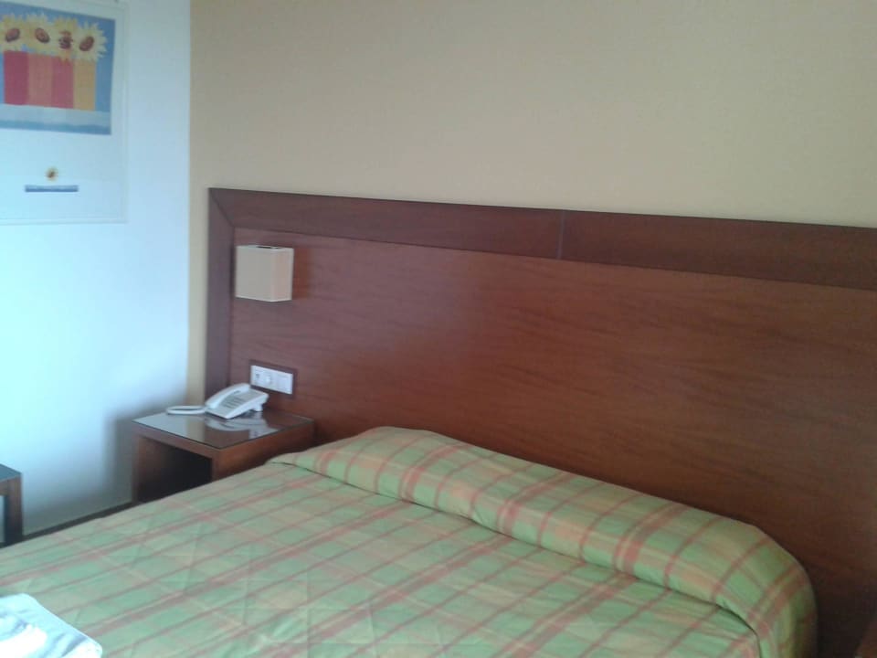 Bett im Zimmer Hotel Navarone