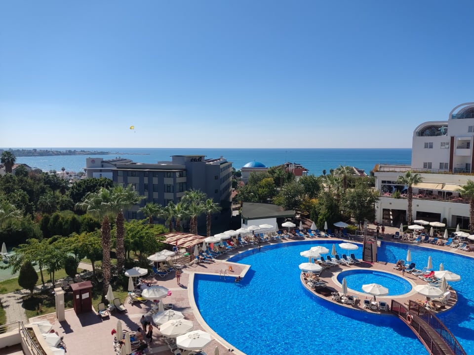 Pool Side Prenses Resort & Spa