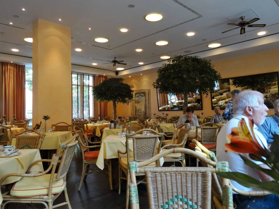 Gemütlicher Frühstücksraum Hotel Elbflorenz Dresden