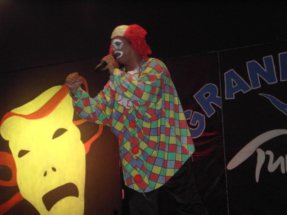 Begrüßung der Gäste zur Abendshow Hotel Grand Side