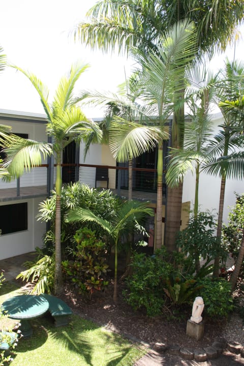 Innenhof Bay Village Tropical Retreat &  Apartments