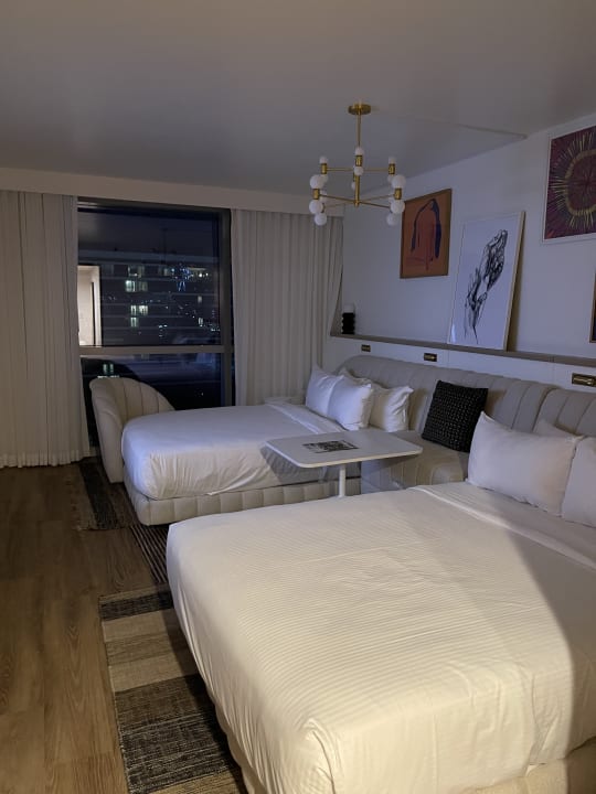 Zimmer Virgin Hotels Las Vegas, Curio Collection by Hilton