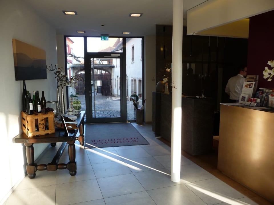 Rezeption Weinhaus Henninger Hotel