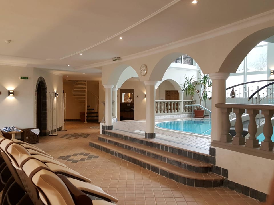 Im Schwimmbad Wellnessresort Vier Jahreszeiten