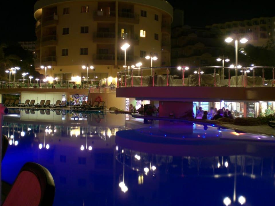 Der Pool am Abend Side Sun Hotel