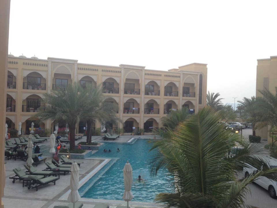 Guest rooms pool DoubleTree by Hilton Resort & Spa Marjan Island