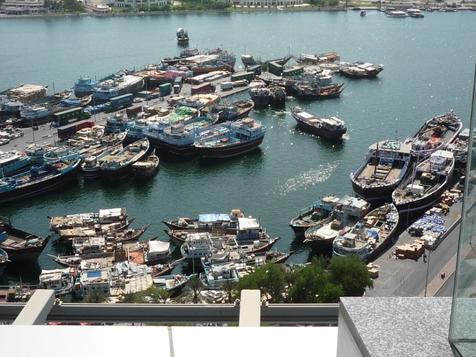 Von der Dachterrasse aus gesehen Golden Sands Hotel Creek