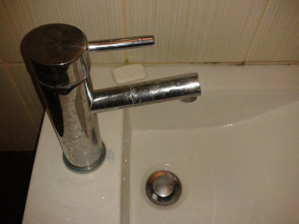 Unsauberkeit des Waschbeckens Hotel Imperial