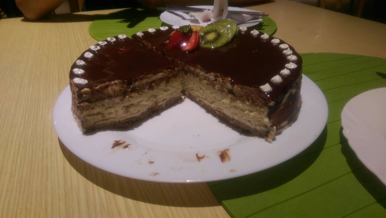 Eine frisch gebackene Torte Skanes Serail Aquapark