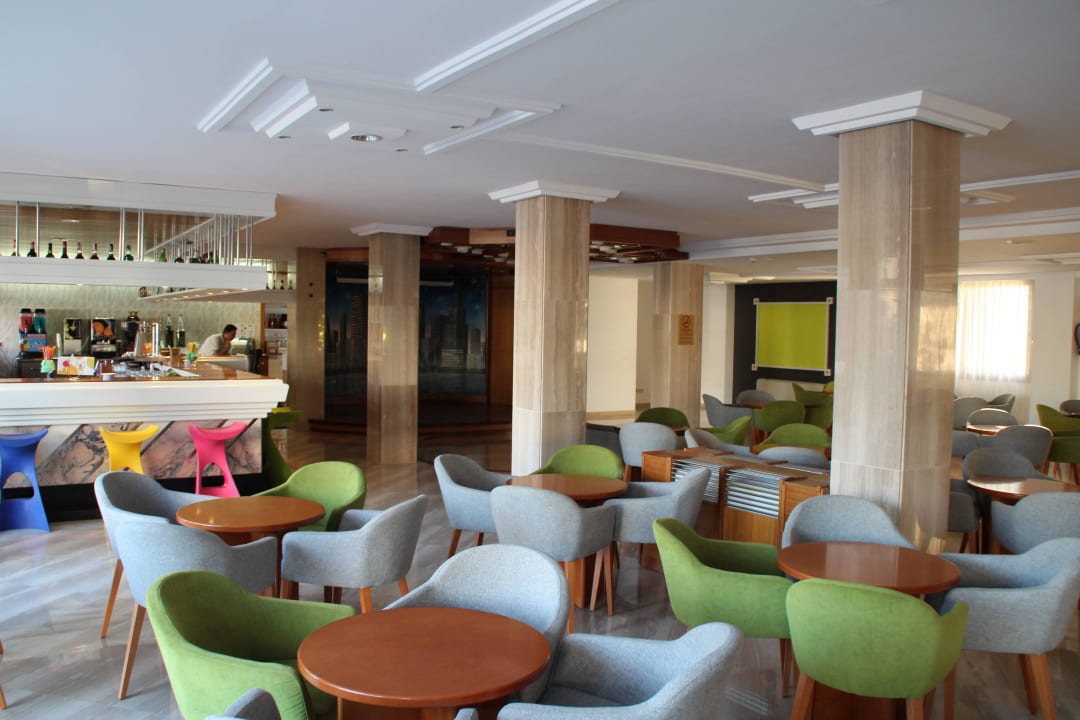 Blick zur Bar links Millor Sol