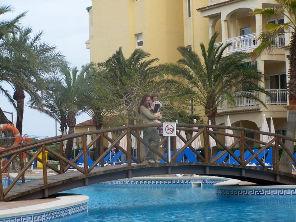 Pool mit Brücke Zafiro Bahia