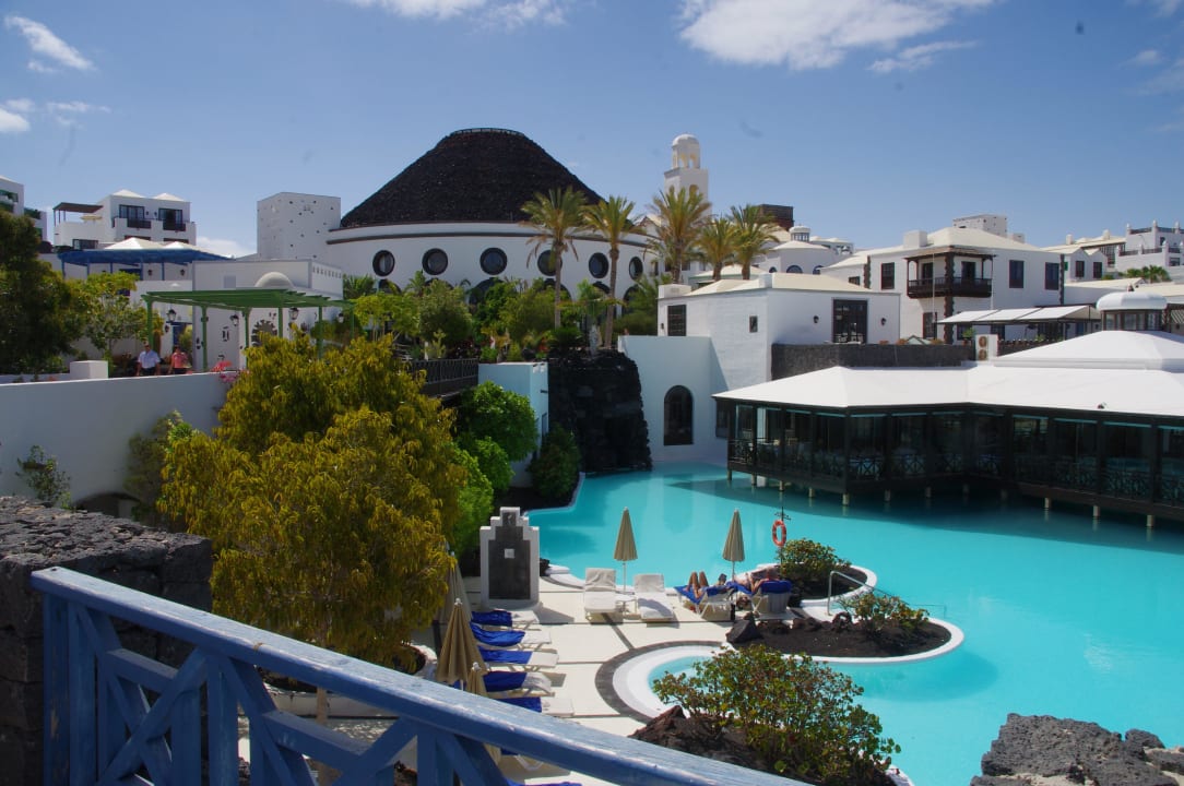 Hotel / Poolansicht Hotel LIVVO Volcan Lanzarote