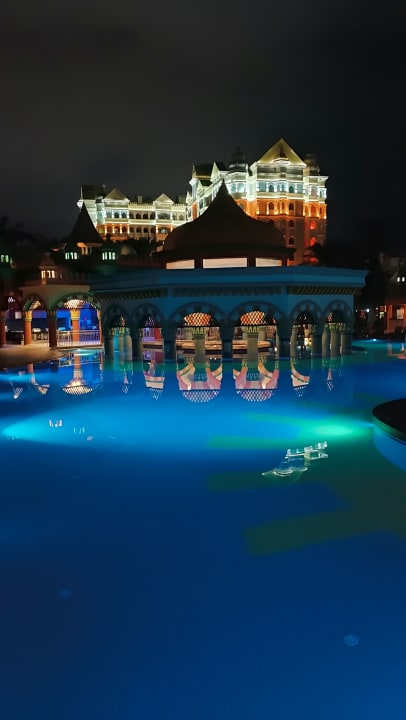 Pool Kamelya Aishen Club