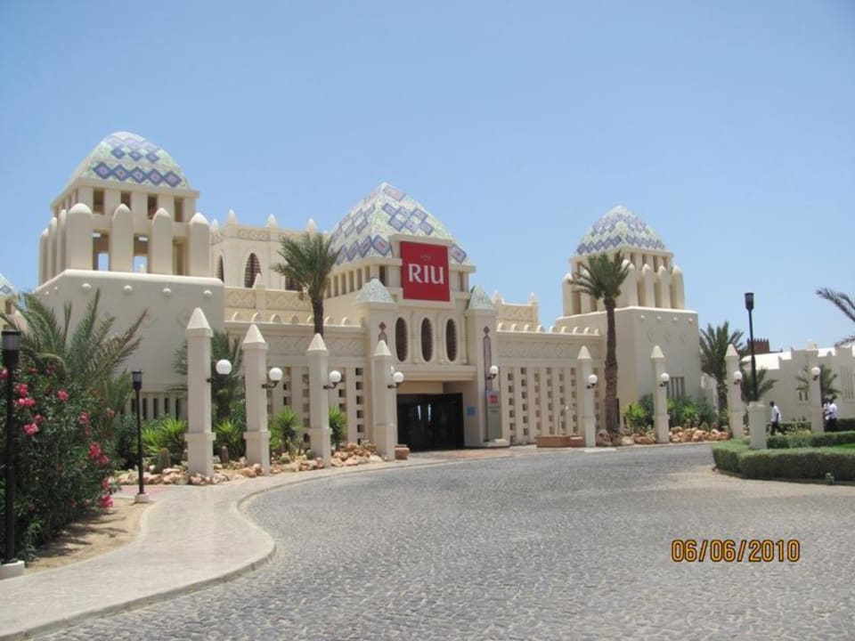 Vorderansicht Hotel Riu Karamboa