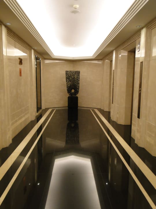 Weg zu den Zimmer Grande Centre Point Hotel Terminal 21