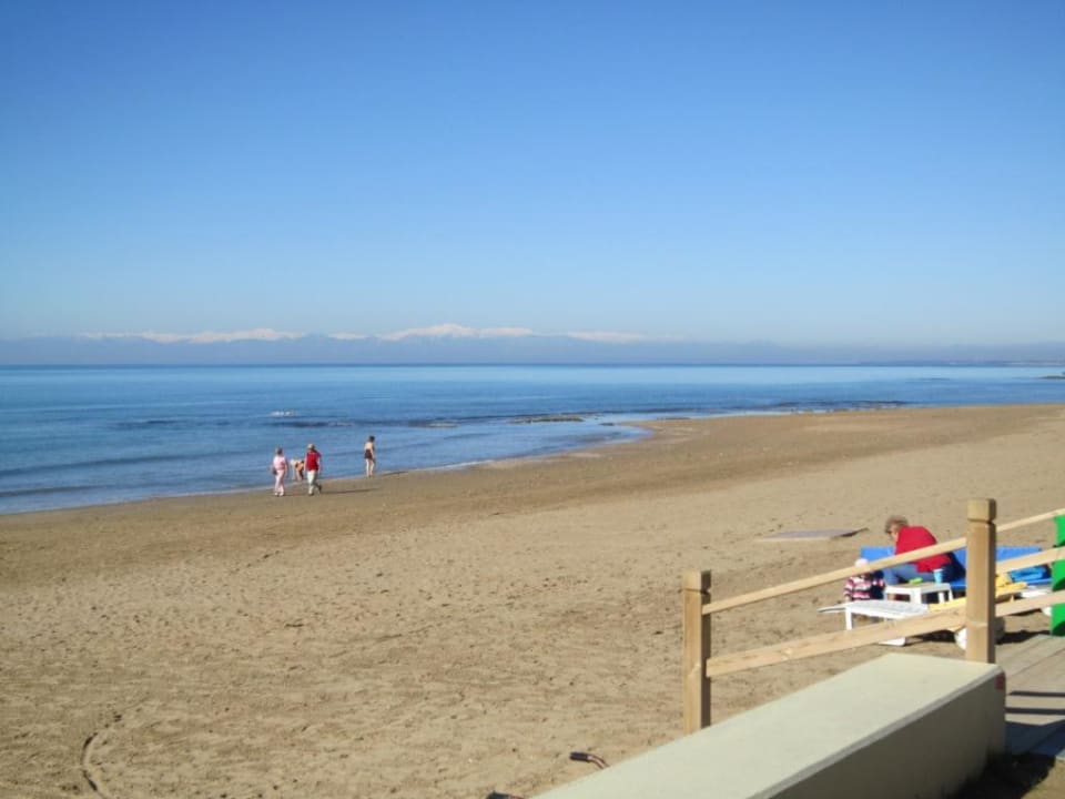 Strand im Februar - noch menschenleer  Barut Hemera