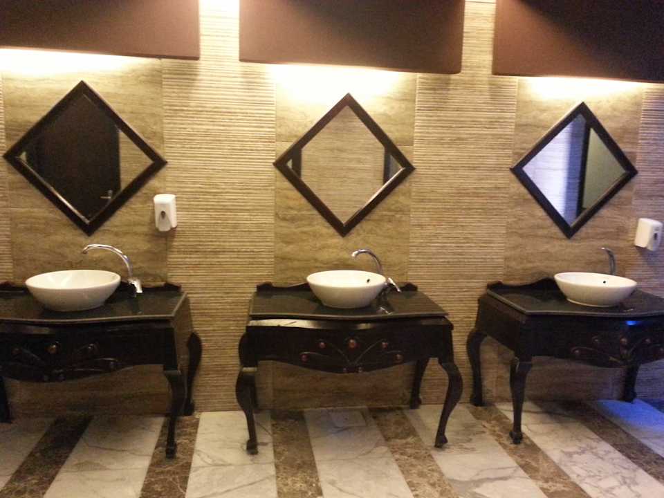 WC + Waschtische bei den Restaurants Pickalbatros Alf Leila Wa Leila Resort - Neverland Hurghada