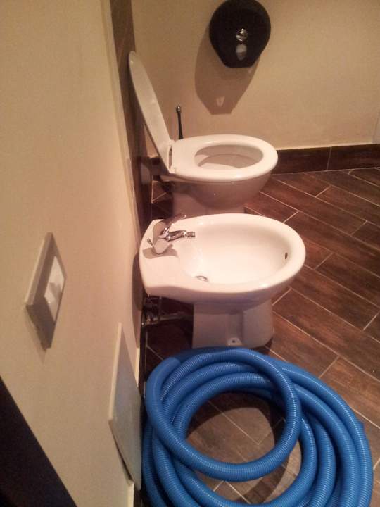 Sportraum WC  Nuraghe Apartments
