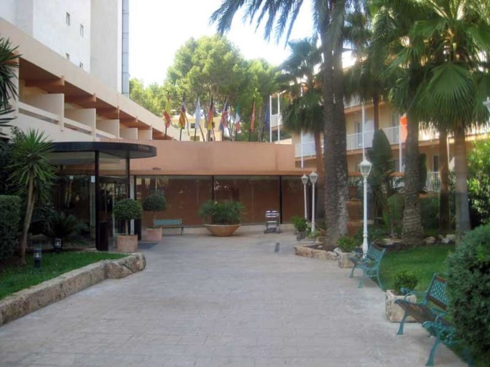 Eingang Valentin Reina Paguera