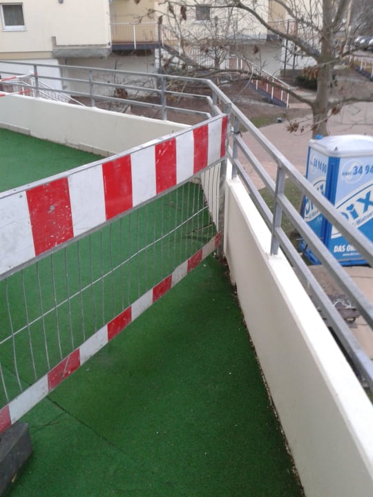 Absperrung auf dem Weg zum Zimmer... Ferienwohnungen Ferienpark Weissenhäuser Strand