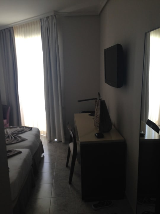 Gang / Zimmer / TV H10 Las Palmeras