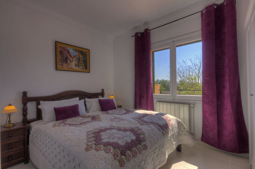 Schlafzimmer einer Suite Fincahotel Son Baro